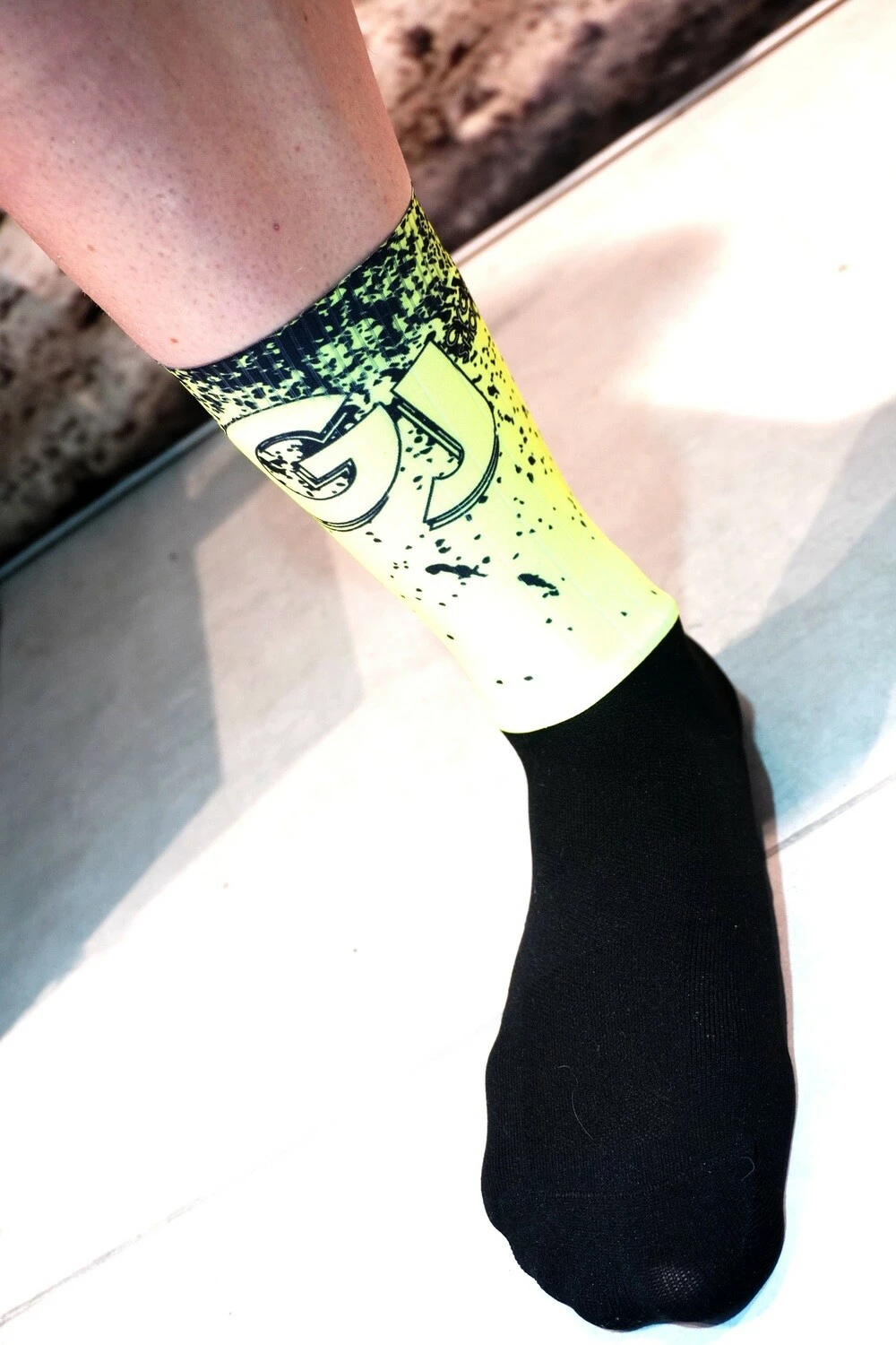 Chaussettes Aéro GJ Cycling Shop Black/Fluo 3 Chaussettes Aéro GJ Cycling Shop Black/Fluo