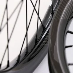 Paire De Roues Pride Gravity Pro Aero Ud Gloss Disc - Moyeux Polish -Collections GJ Cycling Soldes Magasin paire de roues pride gravity pro aero ud gloss disc moyeux polish 4