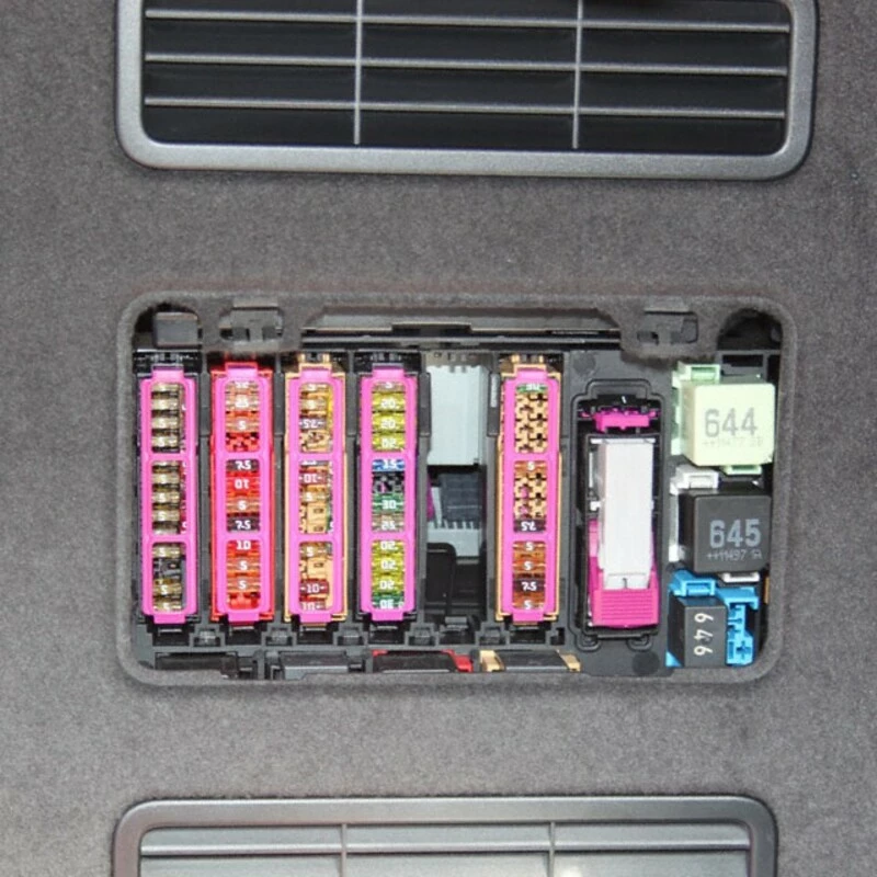 France Attelage Porte-fusible Audi A8 4 France Attelage Porte-fusible Audi A8 – Image 2